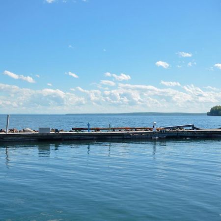 Beautiful Beach Front Condo With Lake Views Bayfield Extérieur photo