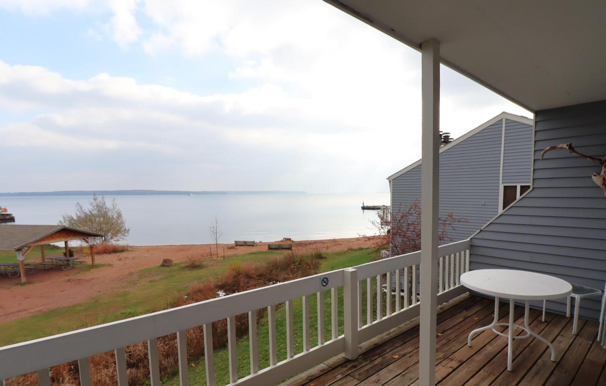 Beautiful Beach Front Condo With Lake Views Bayfield Extérieur photo