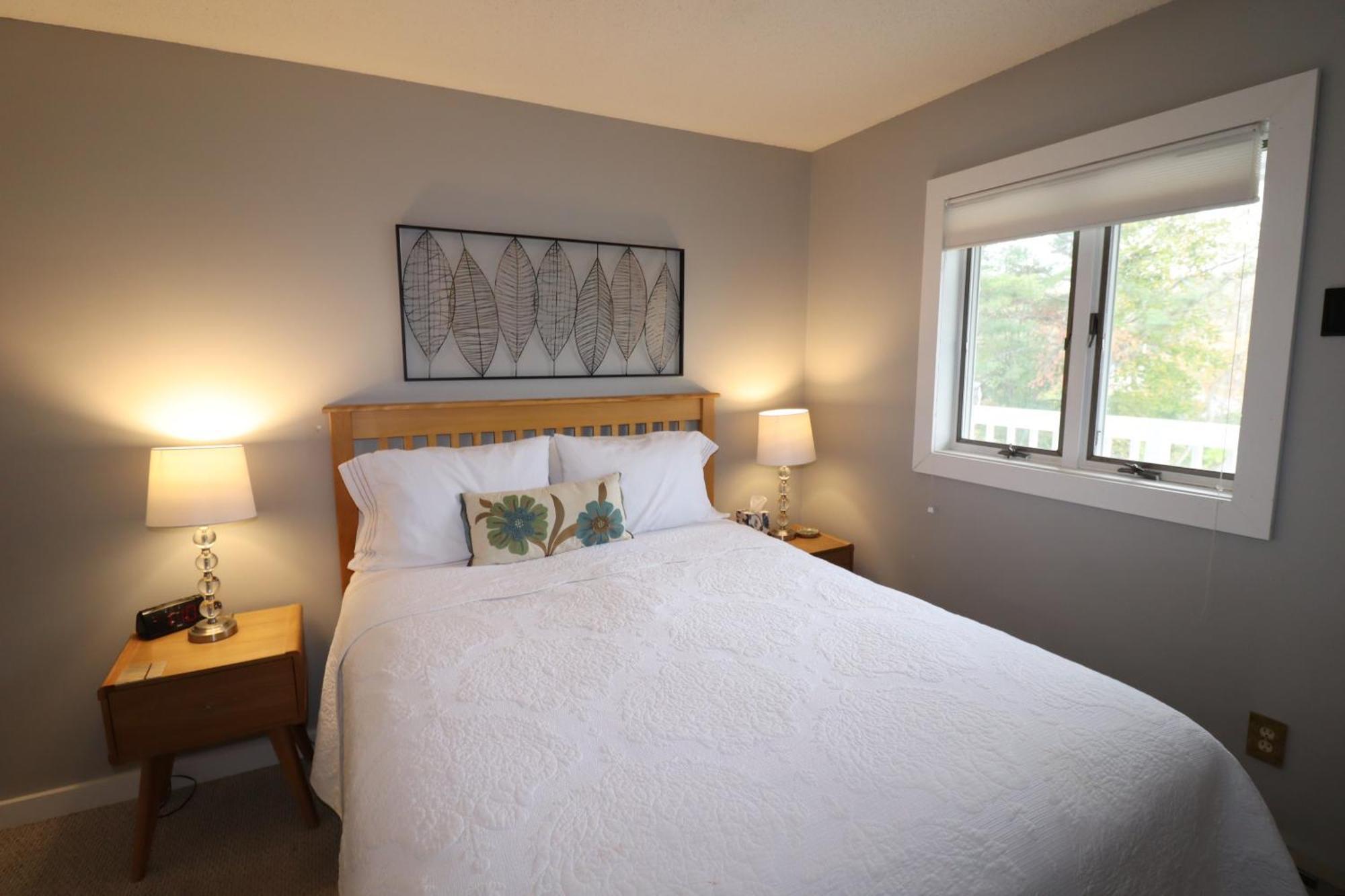 Beautiful Beach Front Condo With Lake Views Bayfield Extérieur photo