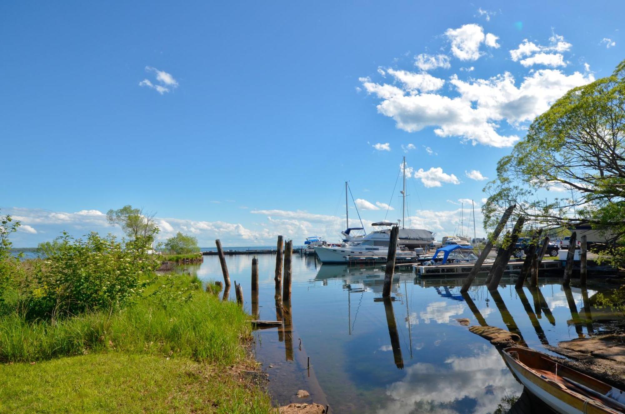 Beautiful Beach Front Condo With Lake Views Bayfield Extérieur photo