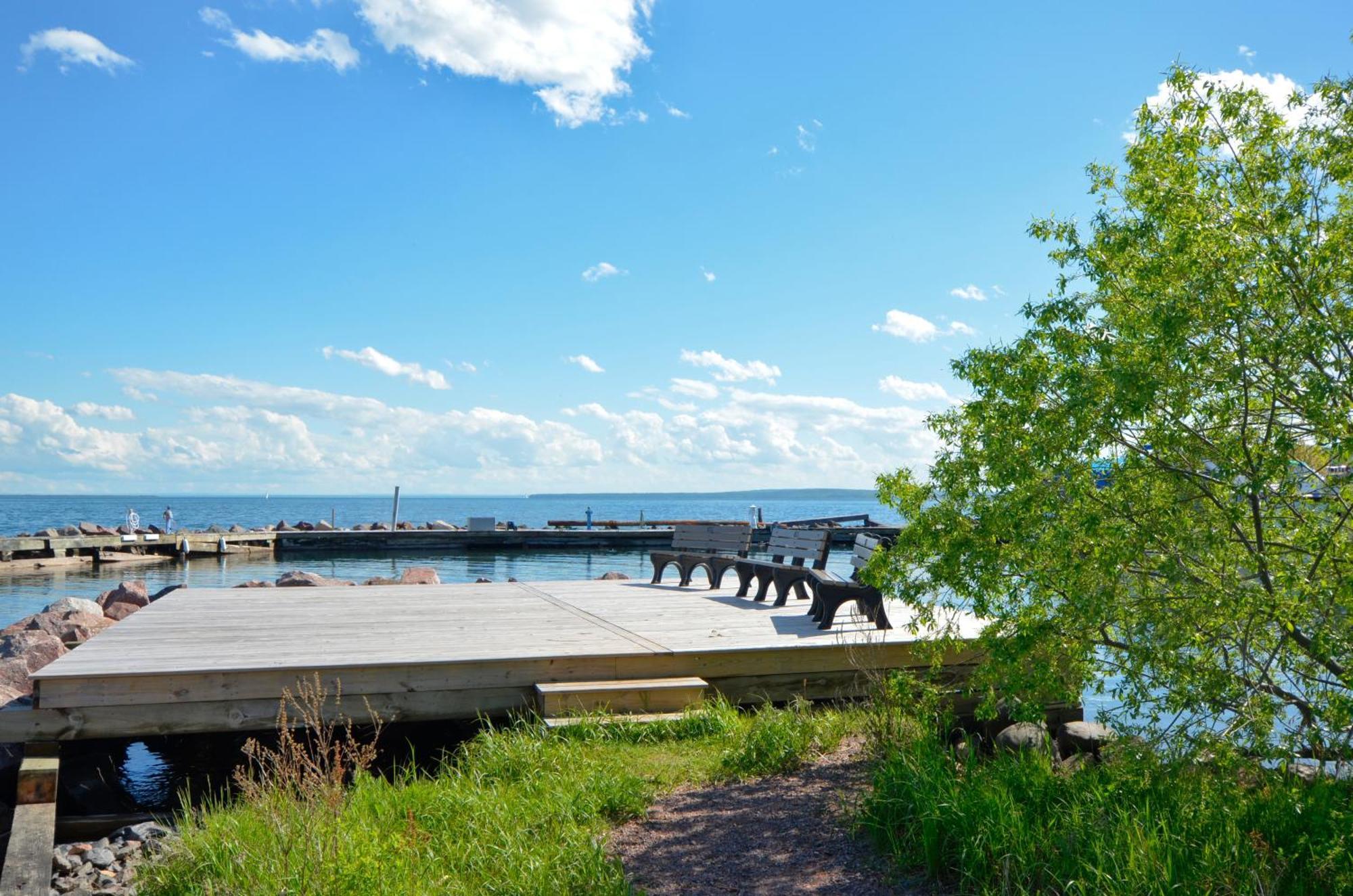 Beautiful Beach Front Condo With Lake Views Bayfield Extérieur photo