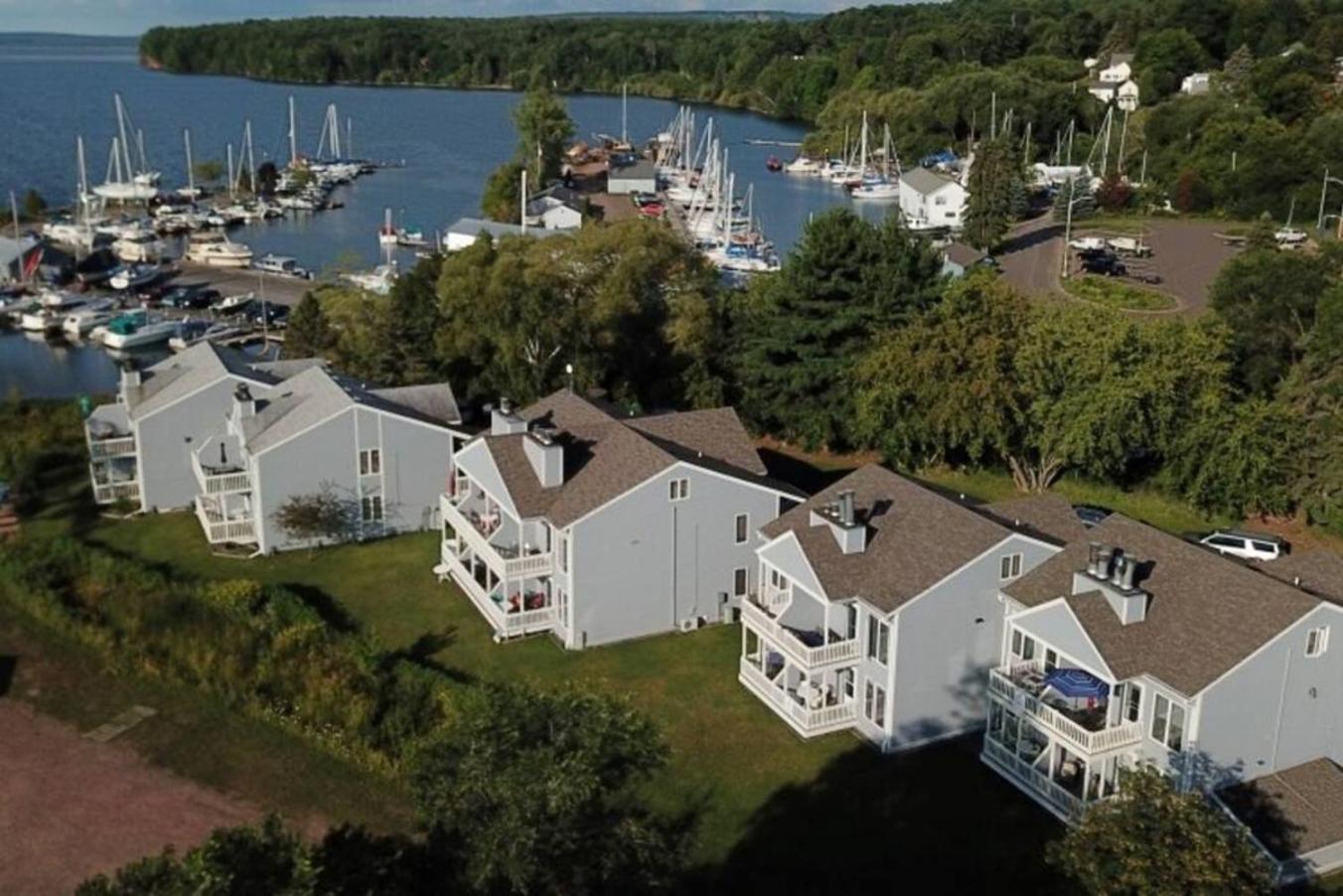 Beautiful Beach Front Condo With Lake Views Bayfield Extérieur photo