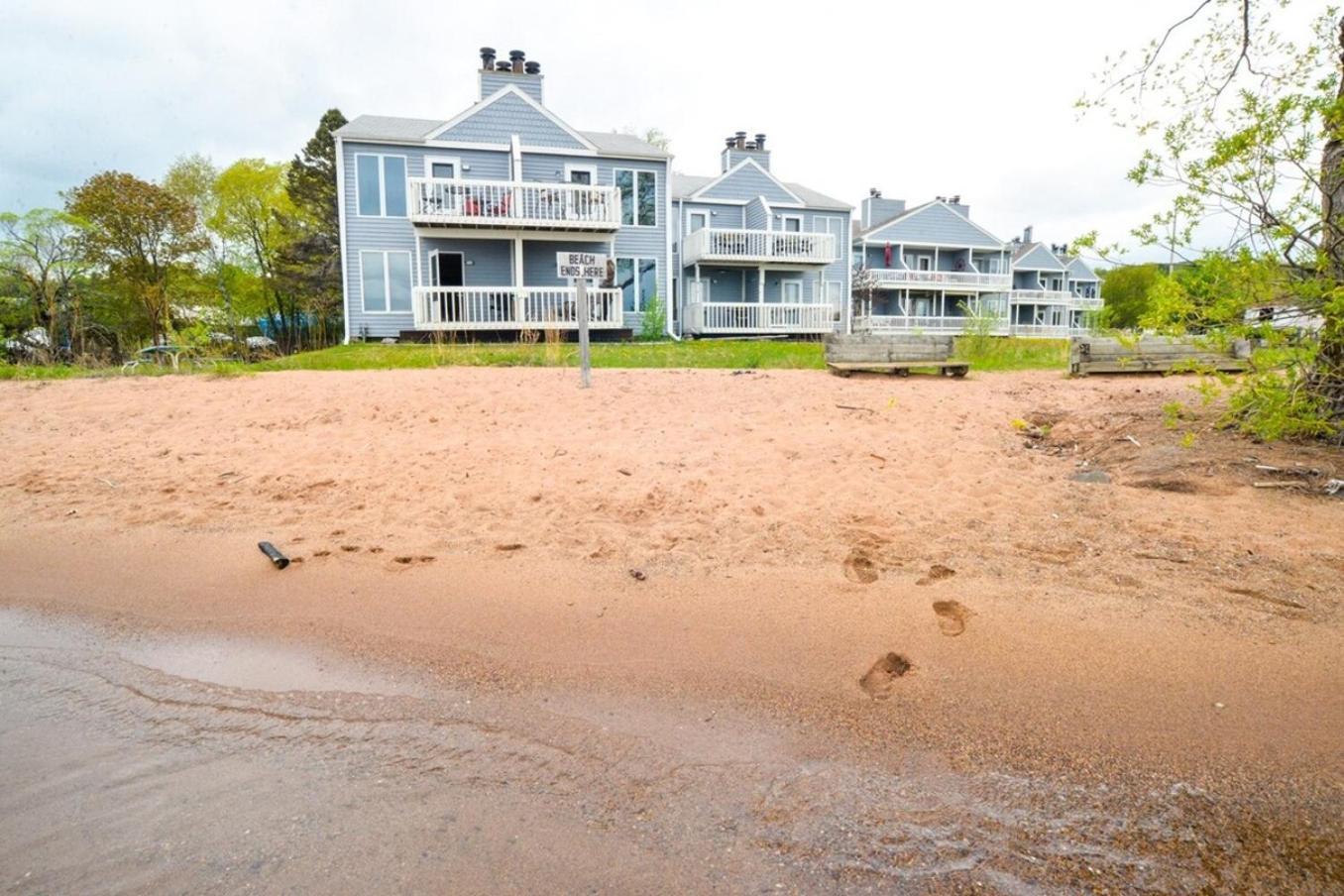 Beautiful Beach Front Condo With Lake Views Bayfield Extérieur photo